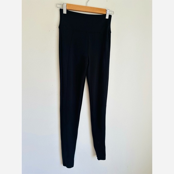 Spanx • Seamless Shaping Leggings in Black - Picture 3 of 6